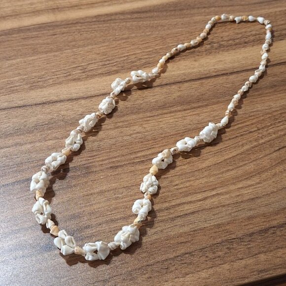 Hawaiian Lei Conch Shell Necklace 32" - Picture 2 of 8